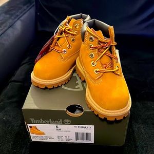 Brand new Timberland wheat nubuck premium boots